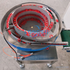 Assemblée automatique de chapeau de joint de revêtement de mousse de PE de joint torique insérant la machine de cachetage